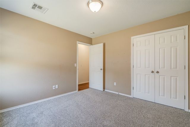 1029 Switzerland Avenue, Yukon, OK 73099