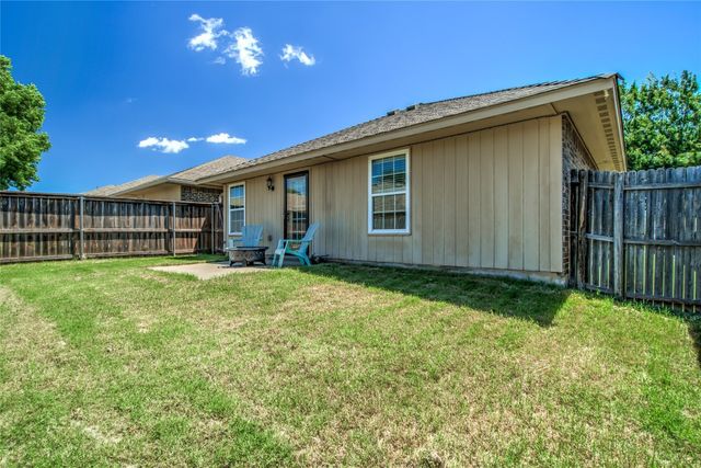 1029 Switzerland Avenue, Yukon, OK 73099