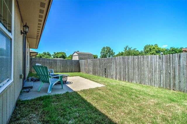 1029 Switzerland Avenue, Yukon, OK 73099