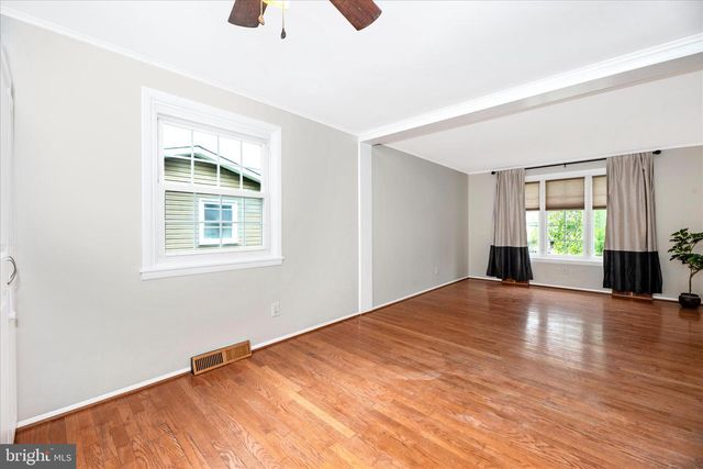 10 SHERMAN ST, Hanover, PA 17331