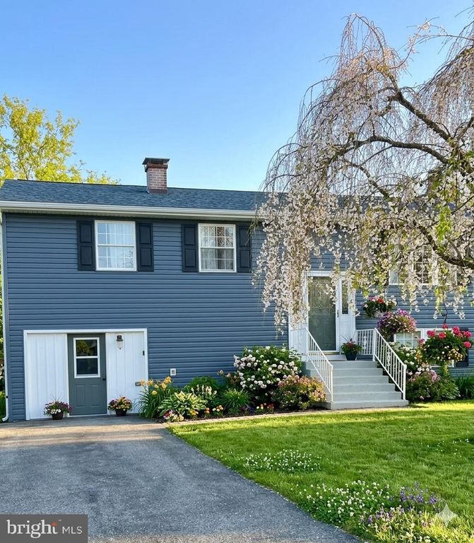 10 SHERMAN ST, Hanover, PA 17331
