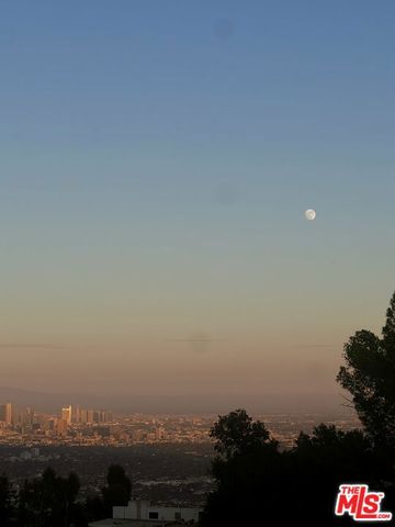 8551 W Cole Crest Drive, Los Angeles, CA 90046