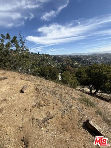 8551 W Cole Crest Drive, Los Angeles, CA 90046