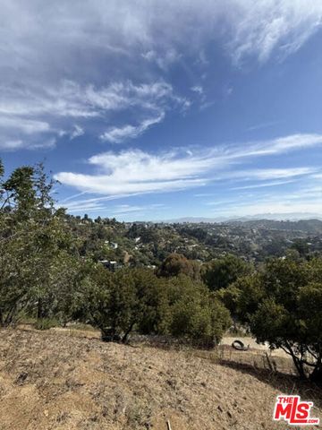 8551 W Cole Crest Drive, Los Angeles, CA 90046