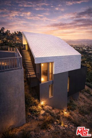 8551 W Cole Crest Drive, Los Angeles, CA 90046