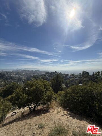 8551 W Cole Crest Drive, Los Angeles, CA 90046