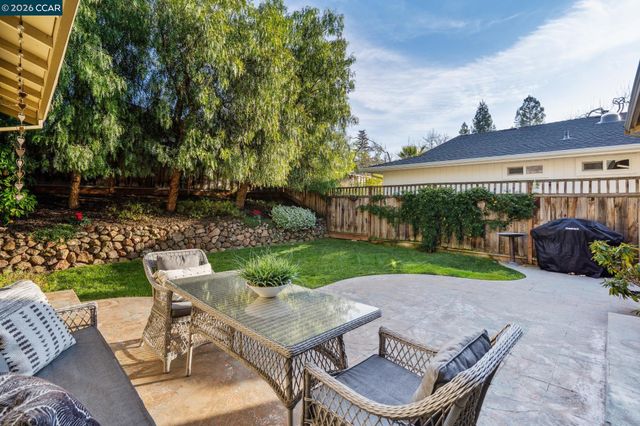 1133 Greenbrook Dr, Danville, CA 94526