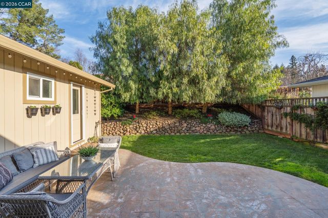 1133 Greenbrook Dr, Danville, CA 94526