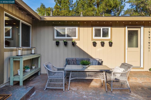 1133 Greenbrook Dr, Danville, CA 94526