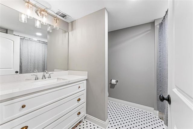 1011 Common Street, Lake Charles, LA 70601