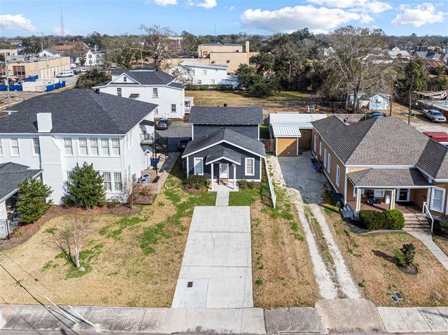 1011 Common Street, Lake Charles, LA 70601