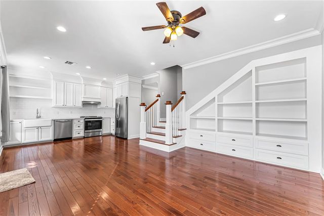 1011 Common Street, Lake Charles, LA 70601