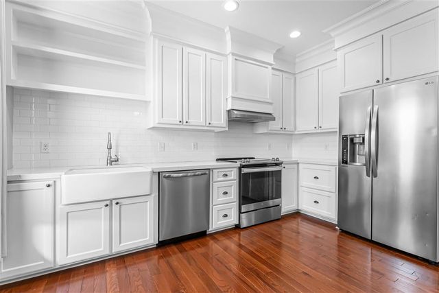 1011 Common Street, Lake Charles, LA 70601