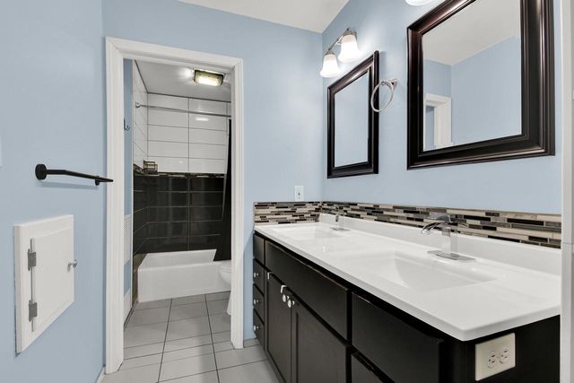 3971 W College AVENUE, Milwaukee, WI 53221