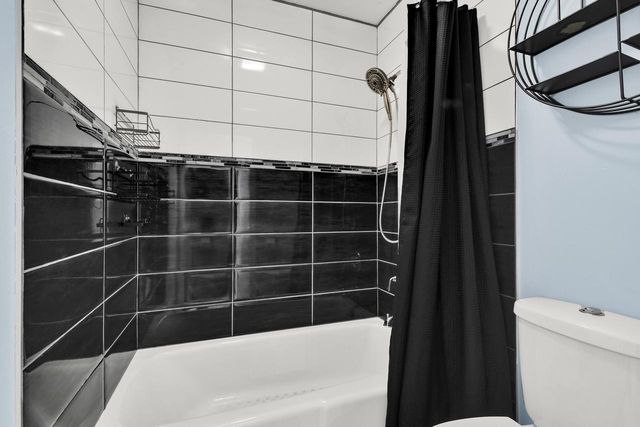 3971 W College AVENUE, Milwaukee, WI 53221