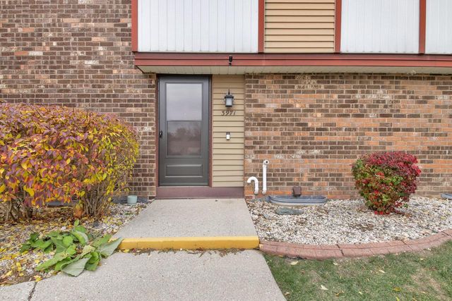 3971 W College AVENUE, Milwaukee, WI 53221