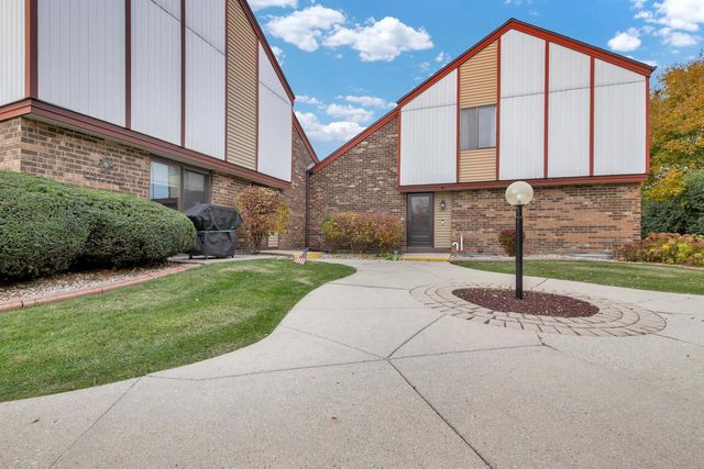 3971 W College AVENUE, Milwaukee, WI 53221