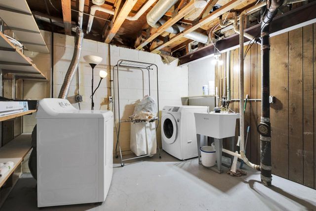 3971 W College AVENUE, Milwaukee, WI 53221