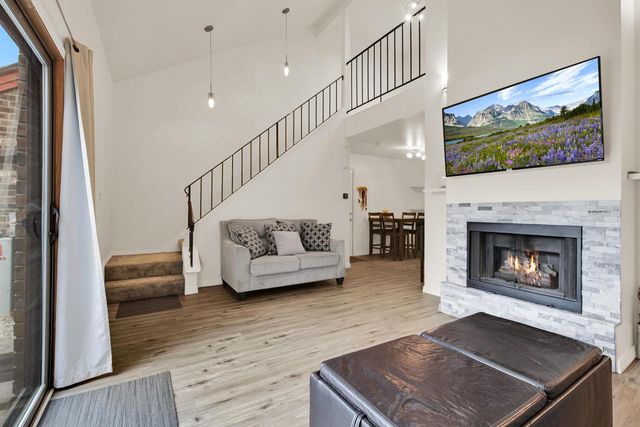 3971 W College AVENUE, Milwaukee, WI 53221