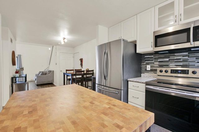 3971 W College AVENUE, Milwaukee, WI 53221