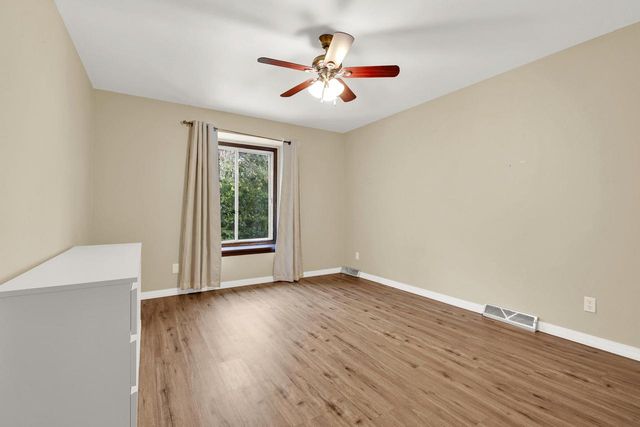 3971 W College AVENUE, Milwaukee, WI 53221