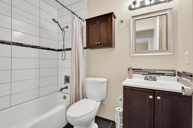 3971 W College AVENUE, Milwaukee, WI 53221