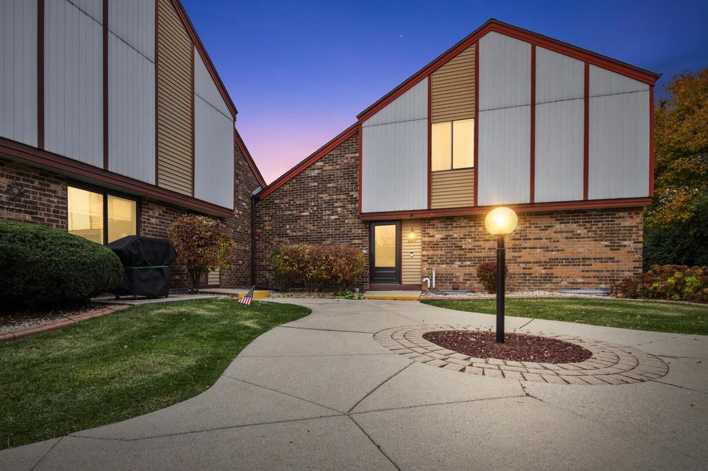 3971 W College AVENUE, Milwaukee, WI 53221