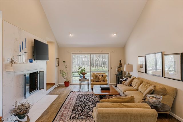 8 Louis Drive, Pepper Pike, OH 44124