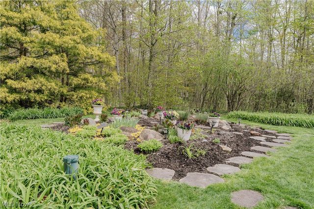 8 Louis Drive, Pepper Pike, OH 44124