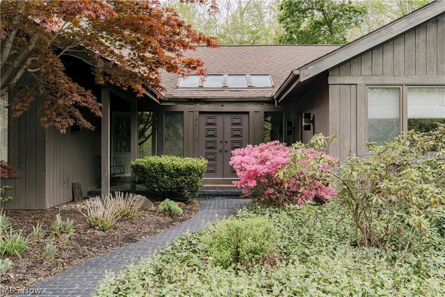 8 Louis Drive, Pepper Pike, OH 44124