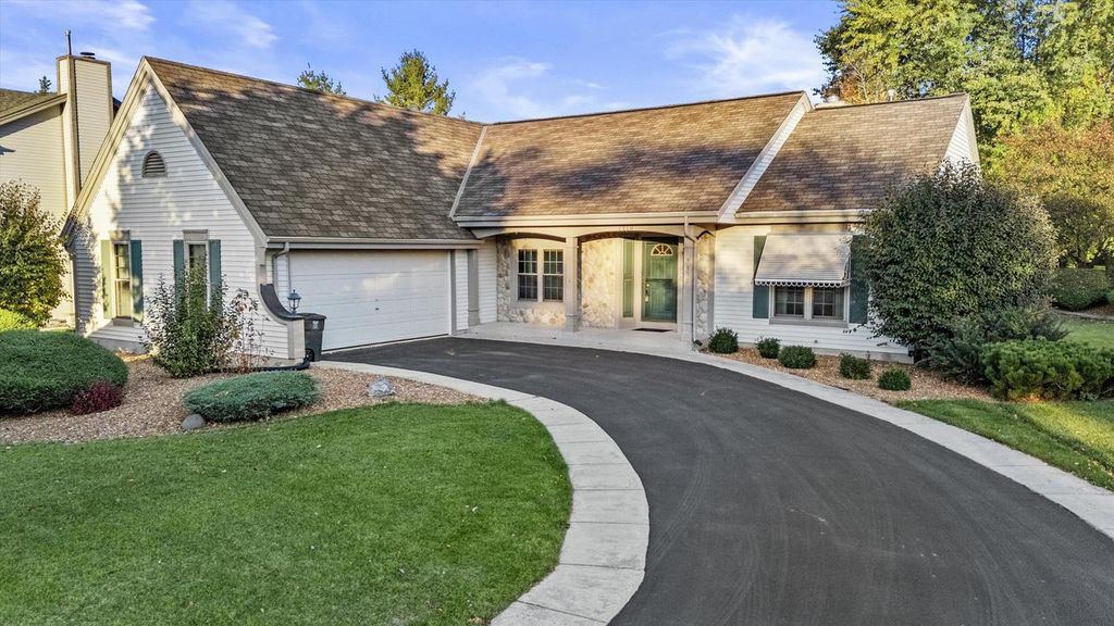 7930 S 47th STREET, Franklin, WI 53132