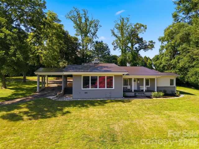 104 31st Avenue NE, Hickory, NC 28601