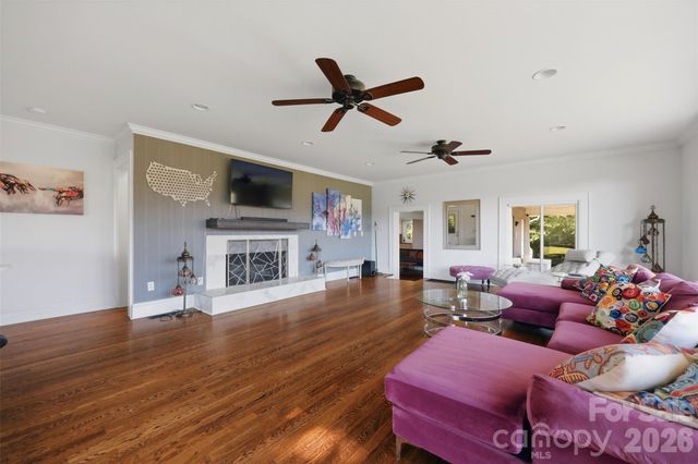 104 31st Avenue NE, Hickory, NC 28601