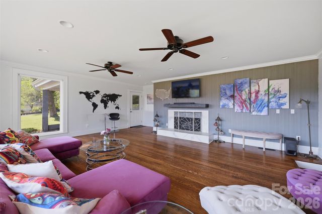 104 31st Avenue NE, Hickory, NC 28601