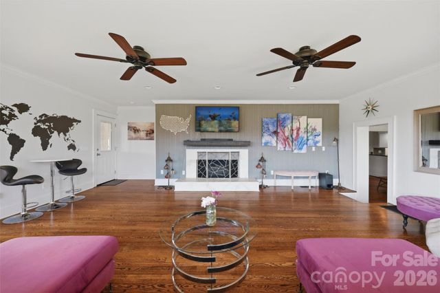 104 31st Avenue NE, Hickory, NC 28601