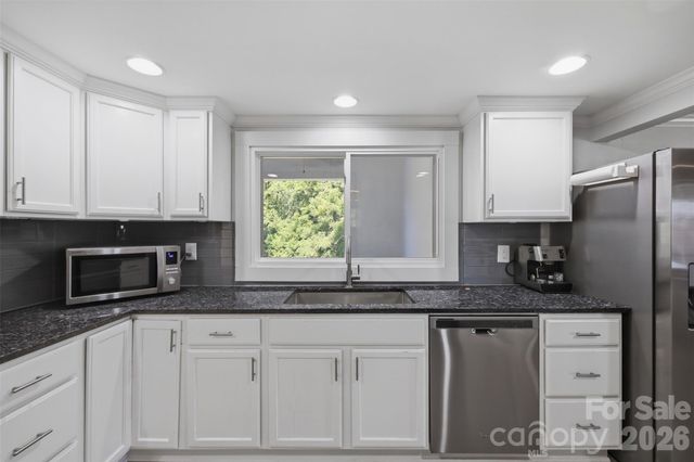 104 31st Avenue NE, Hickory, NC 28601