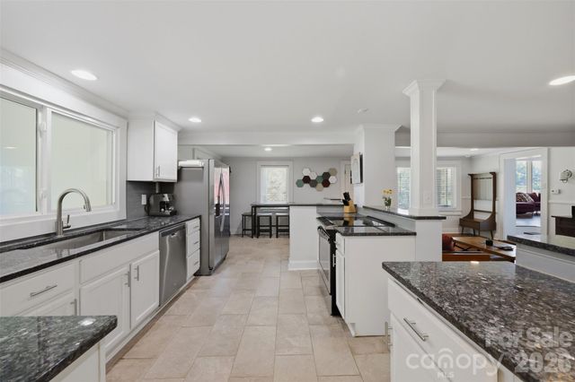 104 31st Avenue NE, Hickory, NC 28601