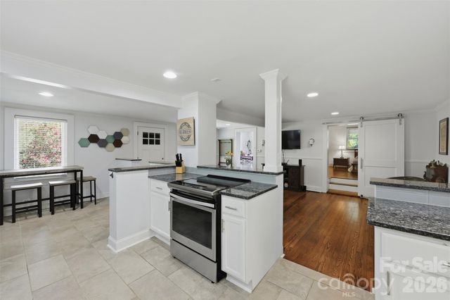 104 31st Avenue NE, Hickory, NC 28601
