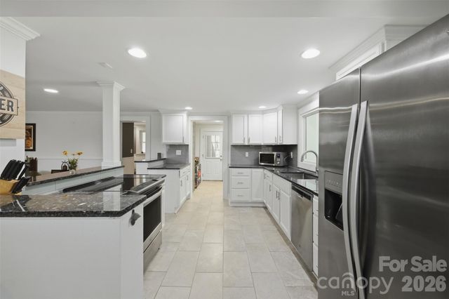 104 31st Avenue NE, Hickory, NC 28601