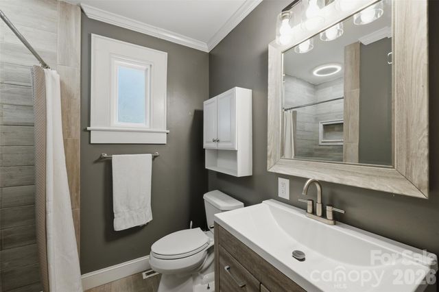 104 31st Avenue NE, Hickory, NC 28601