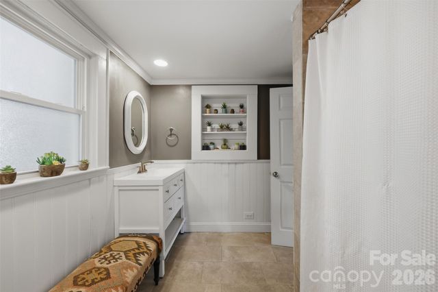 104 31st Avenue NE, Hickory, NC 28601