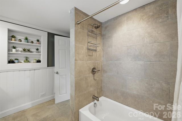 104 31st Avenue NE, Hickory, NC 28601