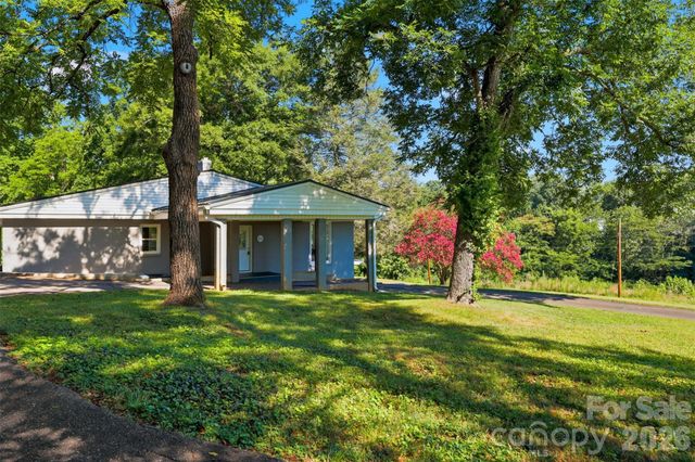104 31st Avenue NE, Hickory, NC 28601
