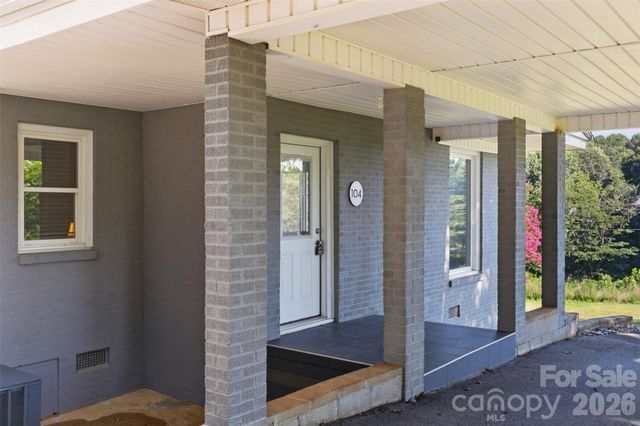 104 31st Avenue NE, Hickory, NC 28601