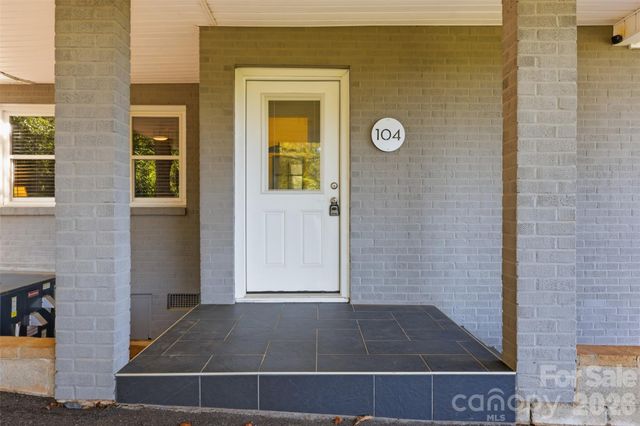 104 31st Avenue NE, Hickory, NC 28601