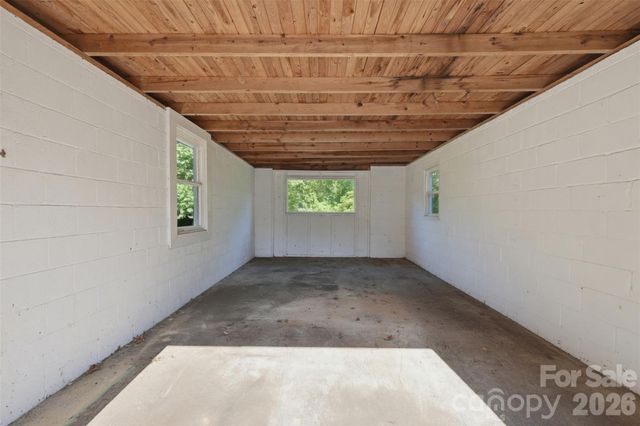 104 31st Avenue NE, Hickory, NC 28601