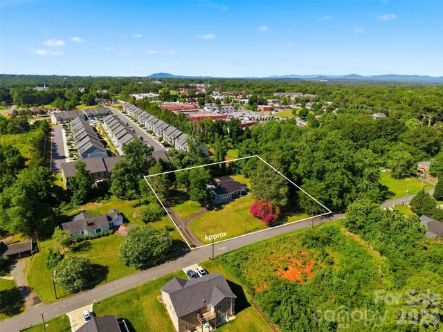 104 31st Avenue NE, Hickory, NC 28601