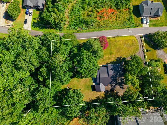 104 31st Avenue NE, Hickory, NC 28601