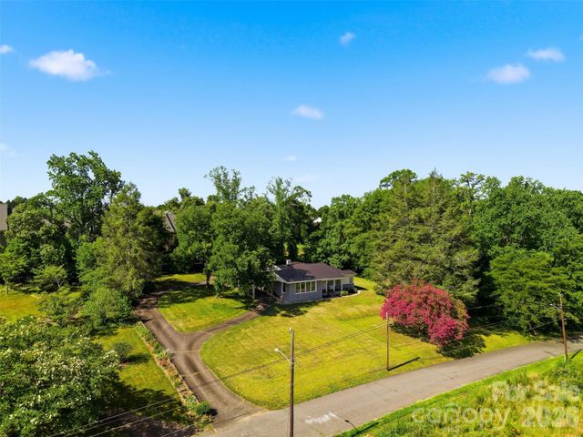 104 31st Avenue NE, Hickory, NC 28601