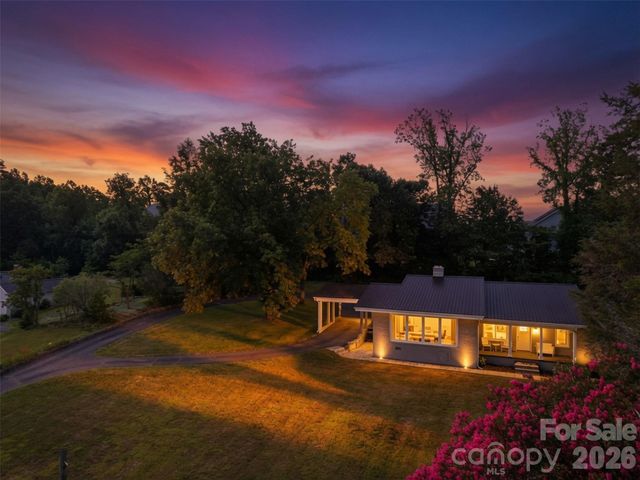 104 31st Avenue NE, Hickory, NC 28601